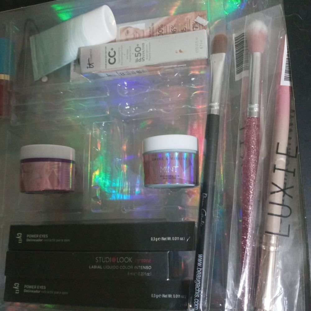 Randomized name brand makeup bundle - Picture 5 of 9